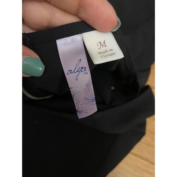 Alya women's Black High-Low Hem Short Sleeve Blouse With Back Zipper size medium - Picture 7 of 8